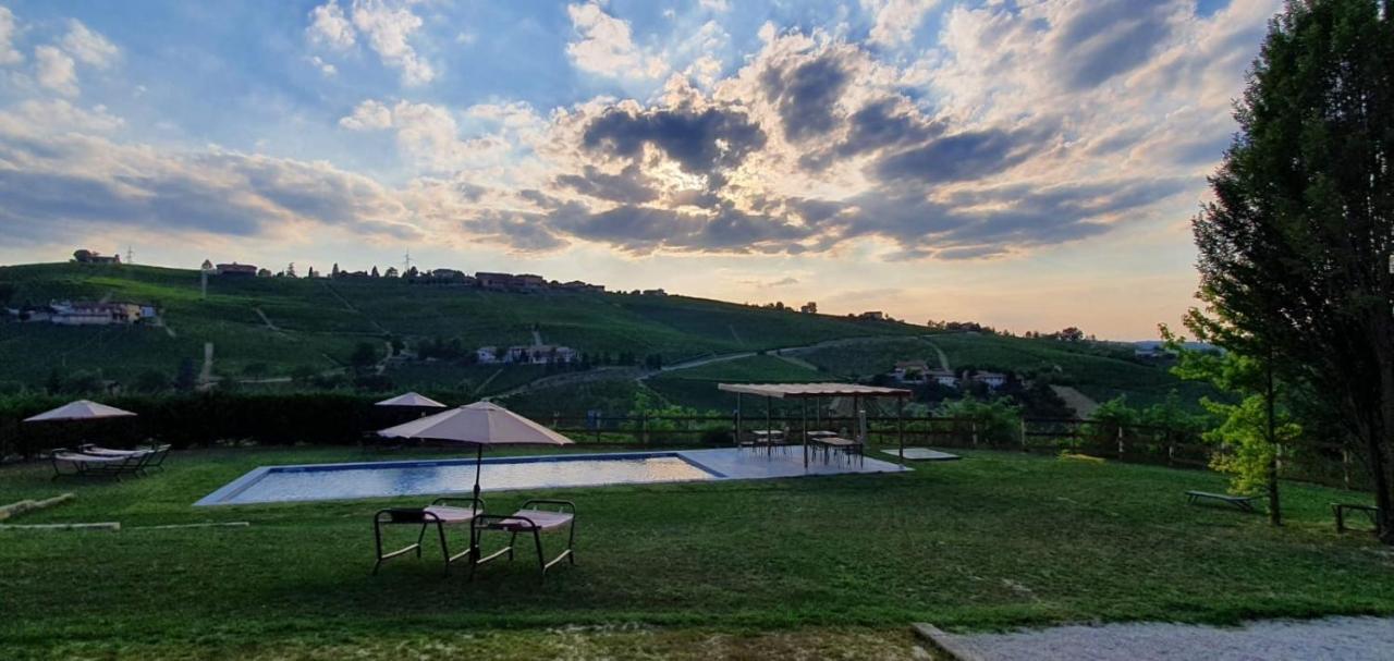 B&B Cascina Gaione Via Gallina,18B 12052 Neive Cn Bagian luar foto