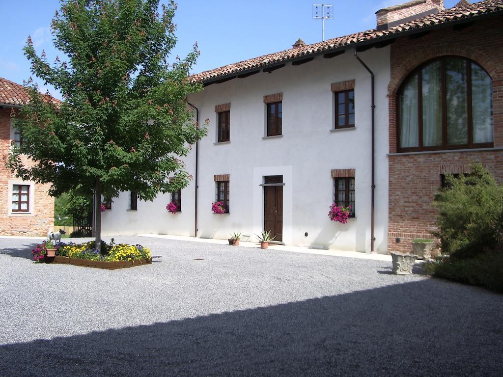 B&B Cascina Gaione Via Gallina,18B 12052 Neive Cn Bagian luar foto